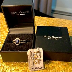 Beautiful classic  timeless Sapphire and diamonds,in 14 k gold